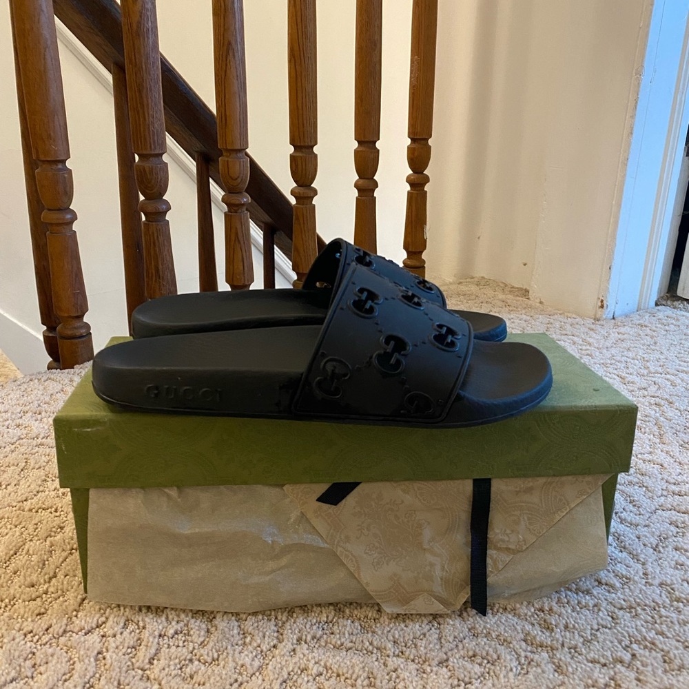 Womens Black Gucci Slides